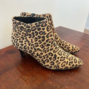 Clarks Linvale Judith Pointy Toe Kitten Heel Ankle Boots Leopard Print, Sz 6.5
